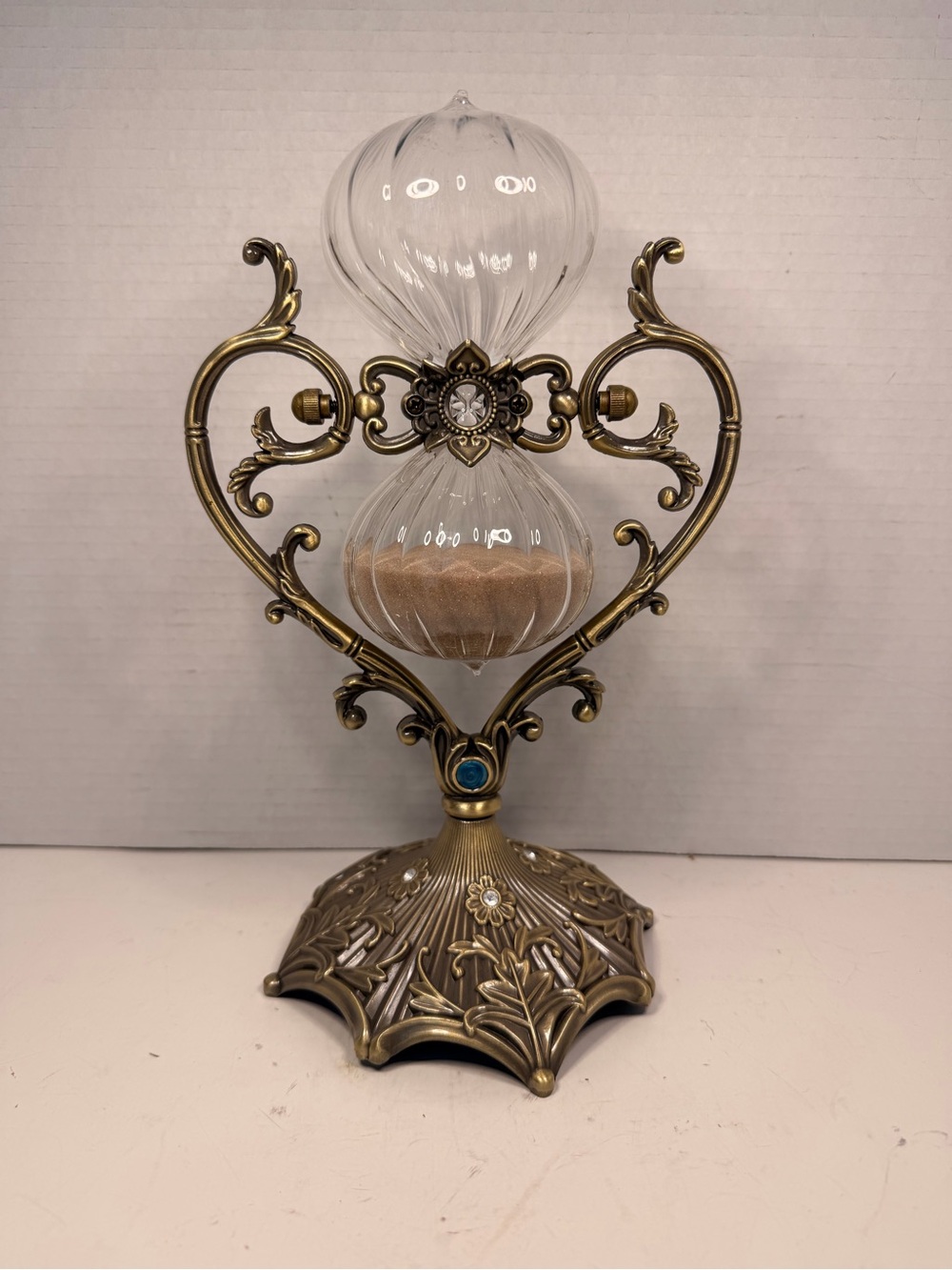 Vintage Metal Heart Shaped
360° Rotating Hourglass
Sand Timer 30 Minute